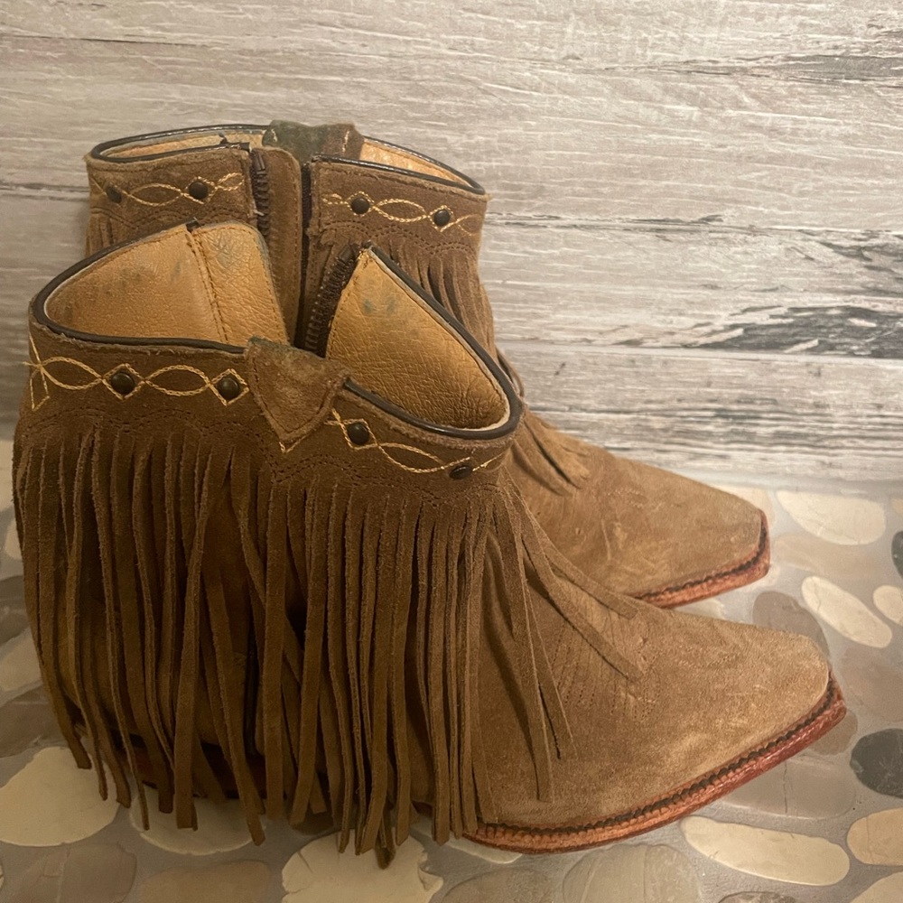 Women’s fringe cowgirl boots